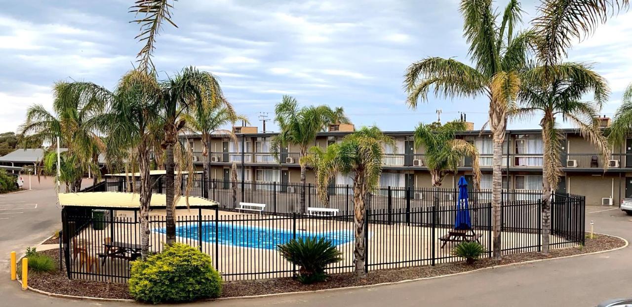 Westland Hotel Motel Уайалла Экстерьер фото